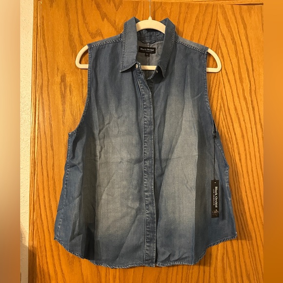 Black Orchid Tops - Black Orchid Blue Denim Snap Front Sleeveless Shirt - NWT - Size L